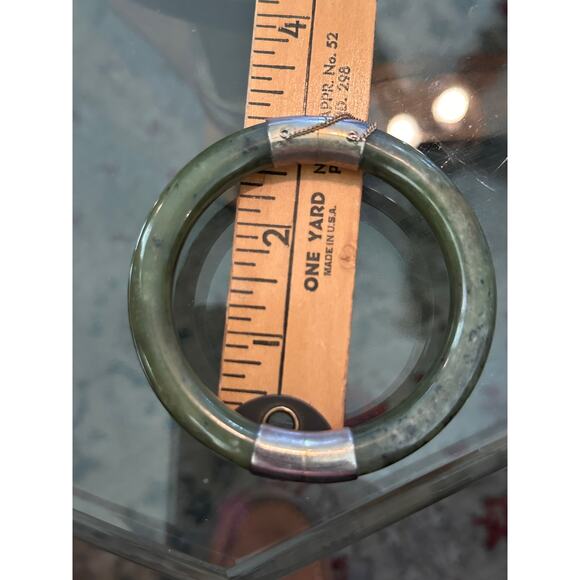 Vintage Chinese Asian Green Jade Hinged Safety Chain Gold Plated Bangle Bracelet - Picture 4 of 4